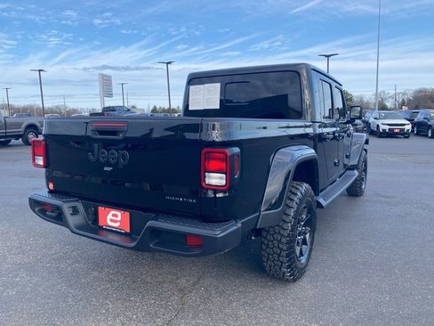 Used 2025 Jeep Gladiator Sport image 7