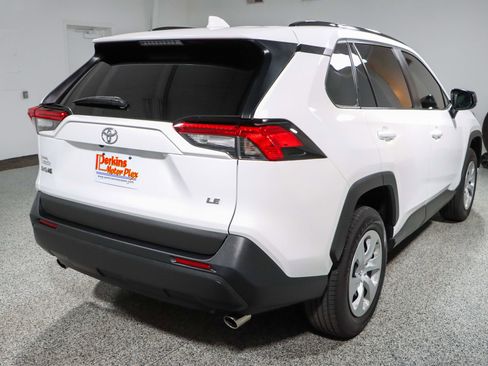Used 2020 Toyota RAV4 LE FWD image 7