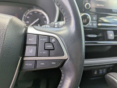 Used 2022 Toyota Highlander XSE image 29