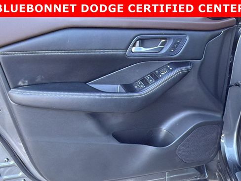 Used 2023 Nissan Rogue SL w/ SL Premium Package image 11