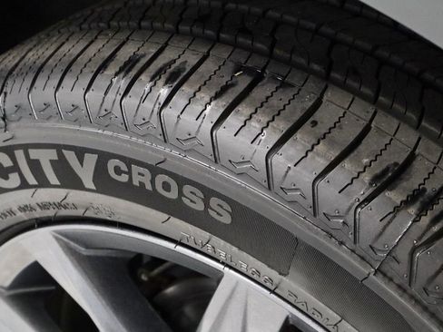 Used 2022 Volkswagen Tiguan SE image 19