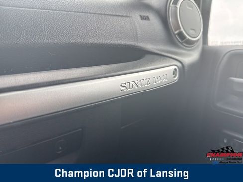 Used 2016 Jeep Wrangler Unlimited Sahara w/ Connectivity Group image 32