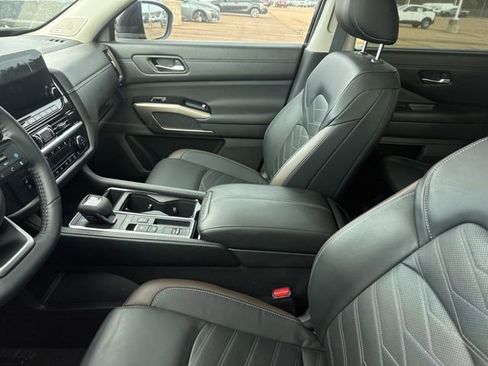 Certified 2024 Nissan Pathfinder Platinum image 5