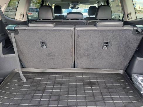 Used 2025 Volkswagen Atlas SE image 29