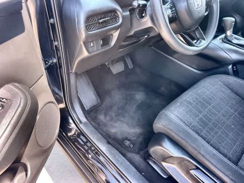 Used 2025 Honda HR-V LX image 3