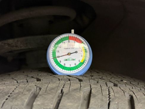 Used 2017 Chrysler Pacifica Touring-L w/ Tire & Wheel Group image 26