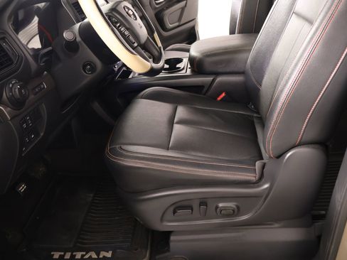 Used 2021 Nissan Titan PRO-4X w/ Pro-4x Convenience Package AWD/4WD image 12