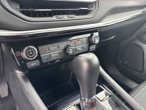 Used 2025 Jeep Compass Trailhawk AWD/4WD image 19