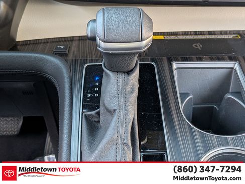 Used 2023 Toyota Sienna Platinum image 28