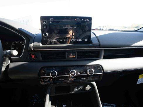 New 2025 Honda Pilot Touring image 17