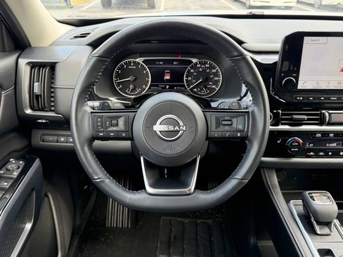 Used 2023 Nissan Pathfinder SL w/ Black Appearance Package FWD image 19