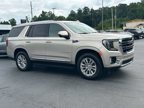 Used 2024 GMC Yukon SLT w/ SLT Luxury Package RWD image 4