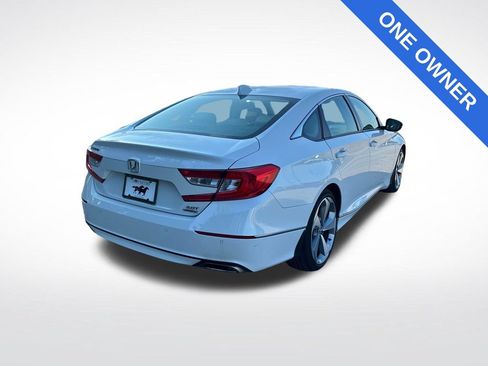 Used 2018 Honda Accord Touring image 3