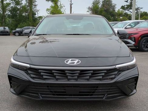 New 2026 Hyundai Elantra Limited FWD image 9