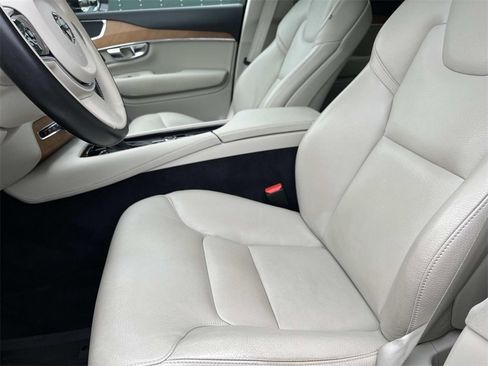 Used 2022 Volvo XC90 T6 Momentum w/ Climate Package image 28