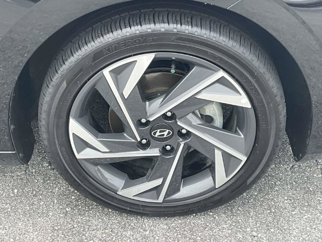 Used 2025 Hyundai Elantra Limited FWD image 8