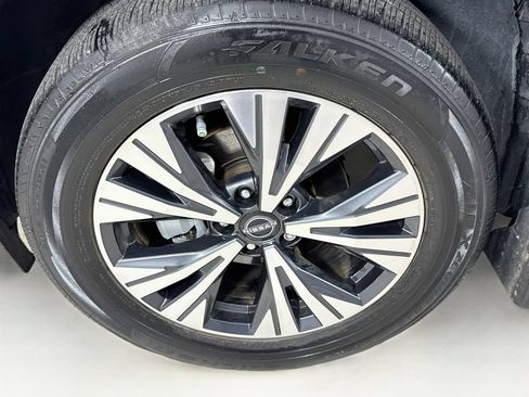 Used 2023 Nissan Rogue SV FWD image 40