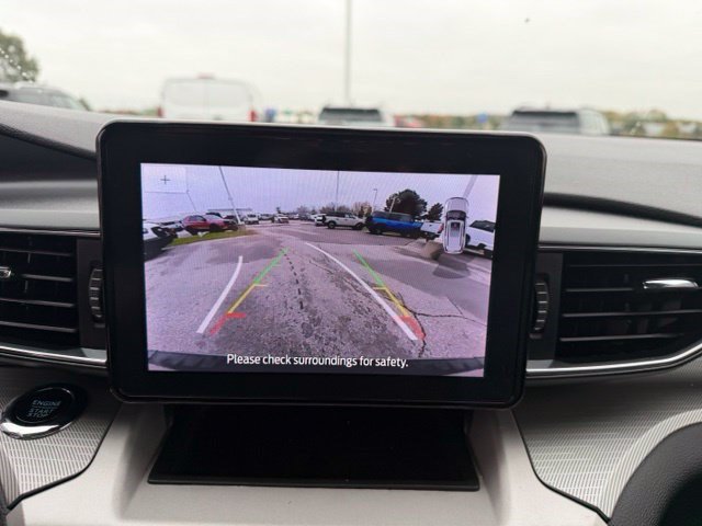 Used 2024 Ford Explorer XLT w/ Equipment Group 202A AWD/4WD image 21