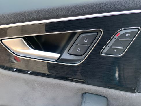 Used 2019 Audi Q8 Prestige w/ Luxury Package AWD/4WD image 19