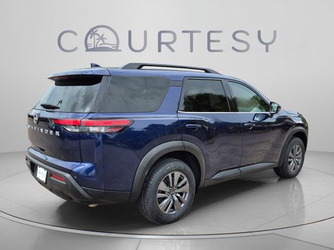 Certified 2025 Nissan Pathfinder SV FWD image 7