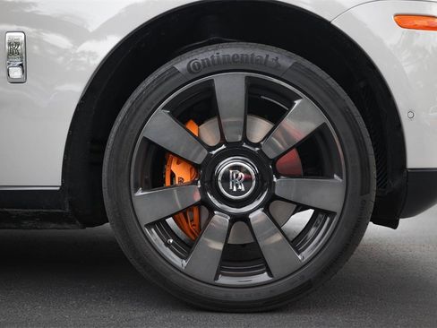 Used 2022 Rolls-Royce Cullinan w/ Dark Exterior Package image 14