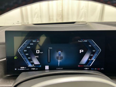 Used 2025 BMW X7 M60i w/ Climate Comfort Package image 14