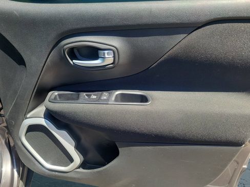 Used 2020 Jeep Renegade Sport w/ Sport Appearance Group FWD image 18