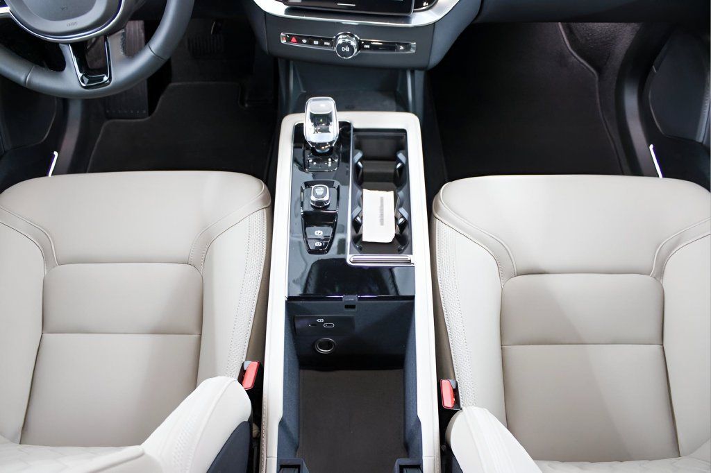 Certified 2026 Volvo XC90 B5 Plus w/ Protection Package Premier AWD/4WD image 17