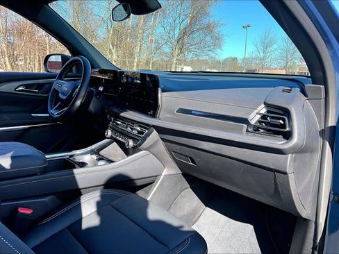 Used 2026 Chevrolet Traverse LT image 22