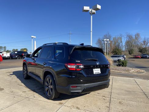 New 2026 Honda Pilot Sport image 8
