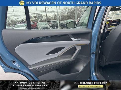 New 2026 Volkswagen Tiguan SE image 12