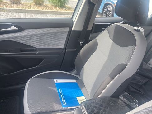 Used 2022 Volkswagen Taos S image 3