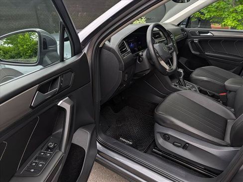 Used 2023 Volkswagen Tiguan SE w/ Panoramic Sunroof Package AWD/4WD image 25