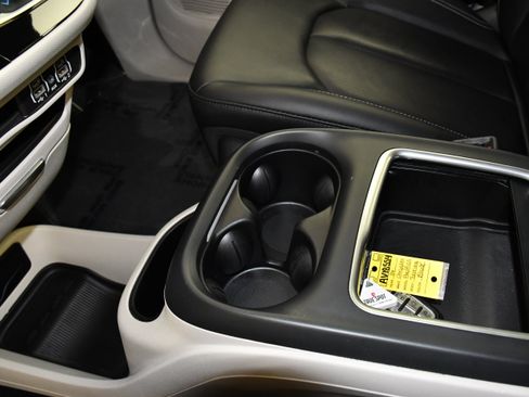 Used 2024 Chrysler Pacifica Touring-L FWD image 31