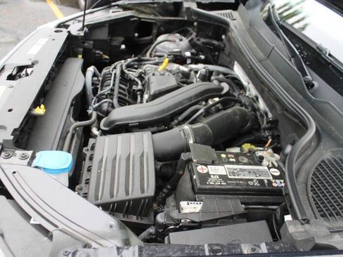 Used 2022 Volkswagen Taos SE w/ Panoramic Sunroof Package image 12