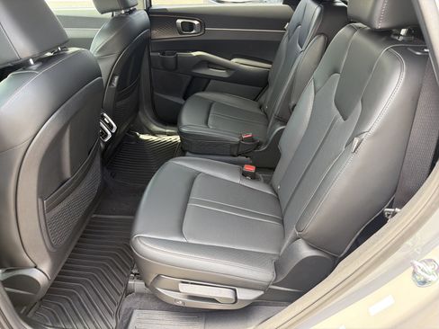 Used 2025 Kia Sorento EX w/ Panoramic Sunroof Package FWD image 32
