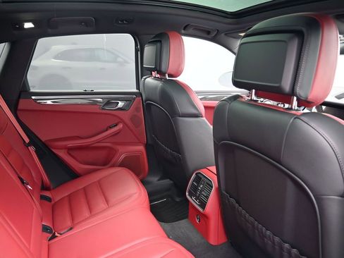 Certified 2026 Porsche Macan AWD/4WD image 7