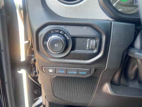 Used 2025 Jeep Wrangler Unlimited Sport S 4xe AWD/4WD image 19