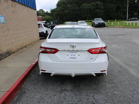 Used 2020 Toyota Camry SE FWD image 5