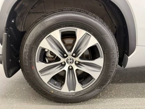 Certified 2025 Toyota Highlander XLE AWD/4WD image 21