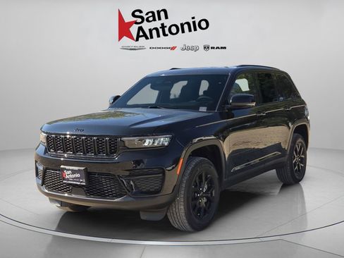 New 2025 Jeep Grand Cherokee Altitude RWD image 4
