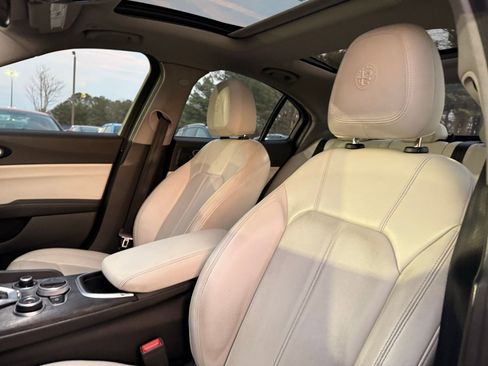 Used 2020 Alfa Romeo Giulia w/ Nero Edizione image 15