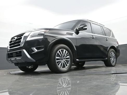 Used 2024 Nissan Armada SL w/ Captain's Chairs Package AWD/4WD image 12