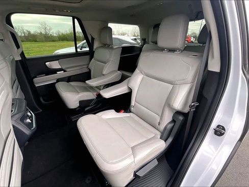 Used 2025 Ford Expedition Active AWD/4WD image 24