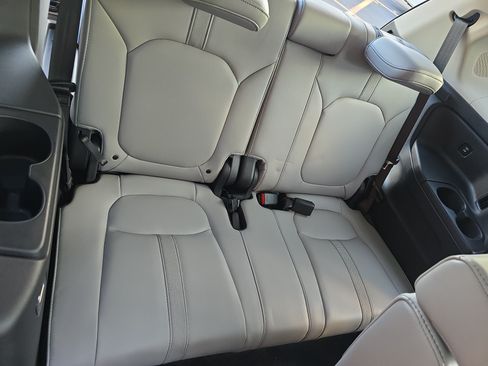 Used 2025 Honda Pilot Touring image 12