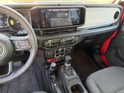 Used 2025 Jeep Wrangler Willys image 24