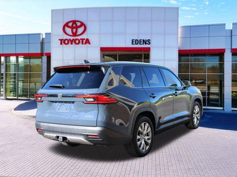 Certified 2024 Toyota Grand Highlander AWD image 3