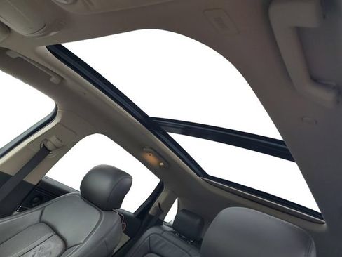 Used 2019 Lincoln Nautilus Reserve FWD image 10