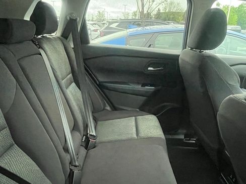 Used 2024 Nissan Rogue SV image 8