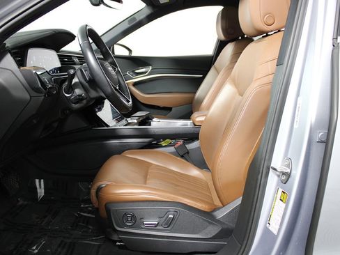 Used 2022 Audi e-tron Prestige w/ Prestige Package image 31